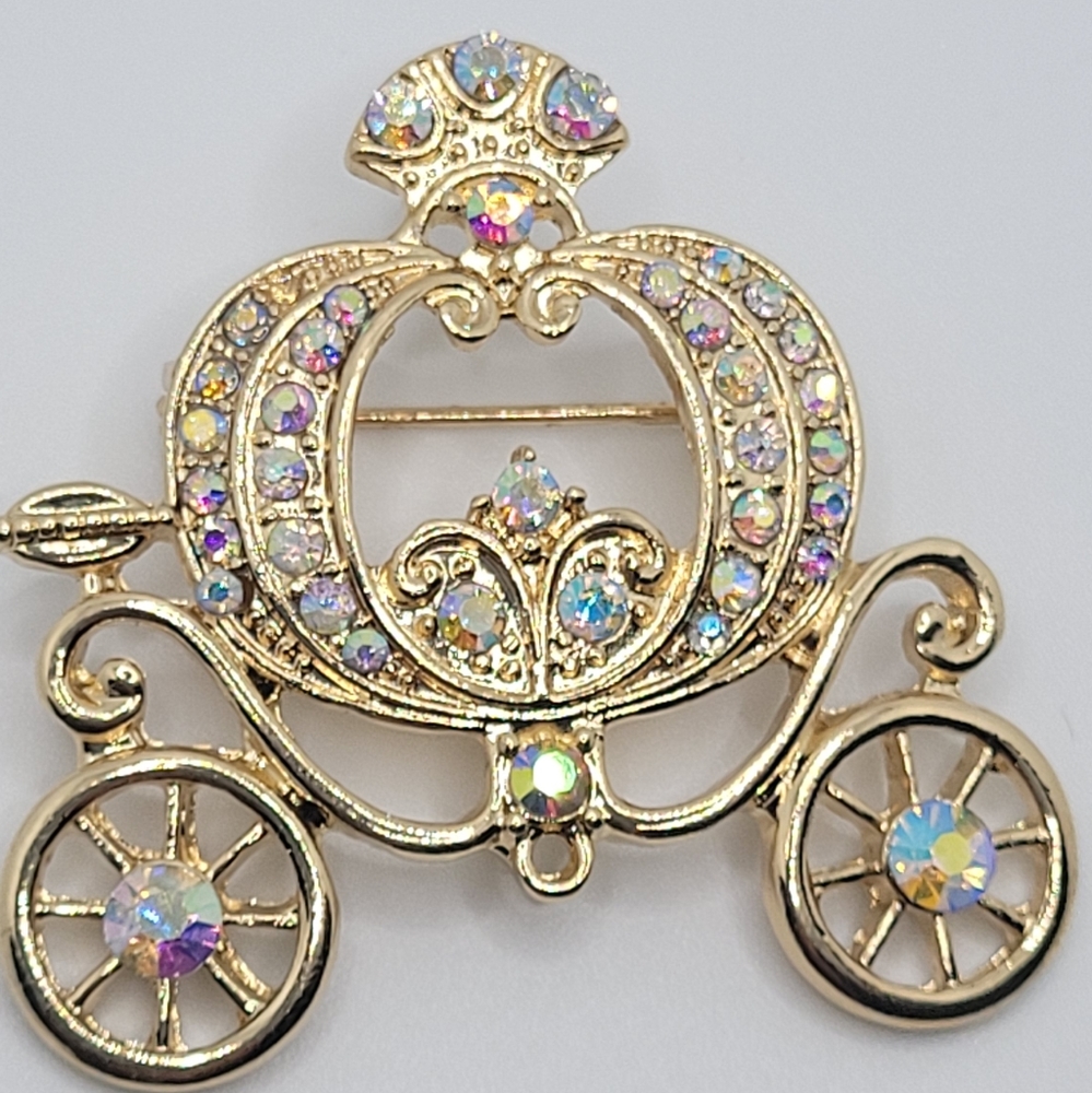 Cinderella carage Brooch pin. 3.5cm long and3cm tall
